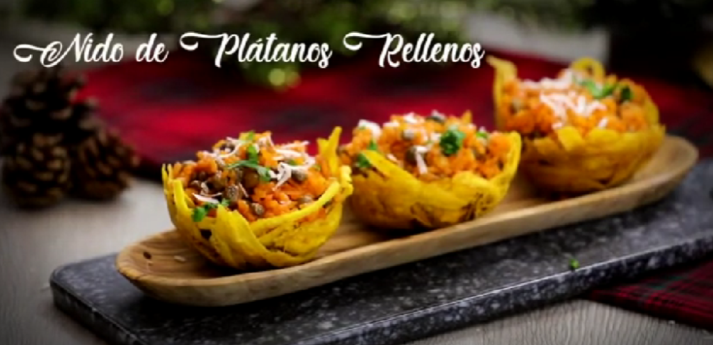 Arroz con Gandules y Coco en Nido de Plátano